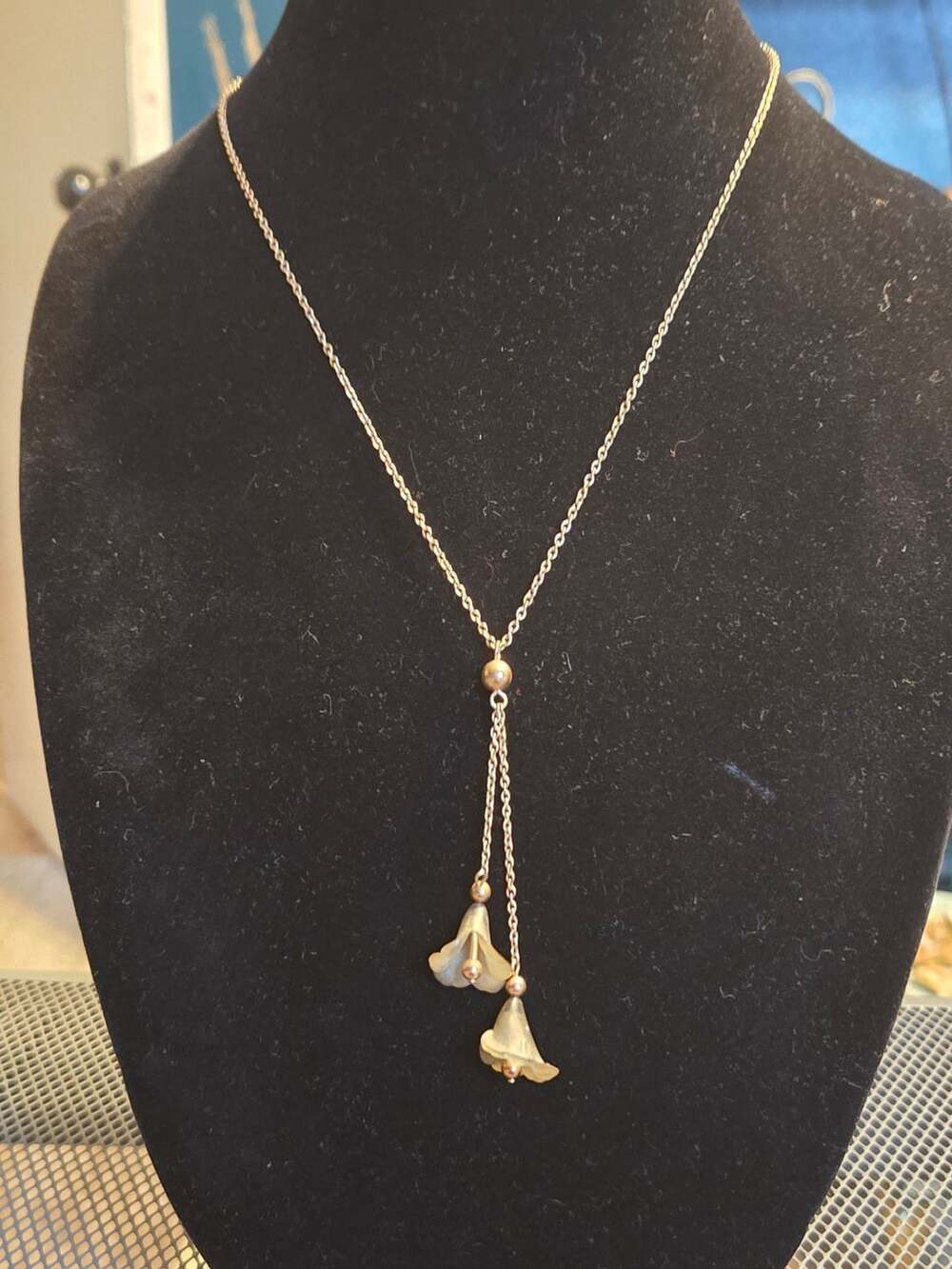 Calla Lily Lariat Necklace 20 Inch Gold Tone Flower